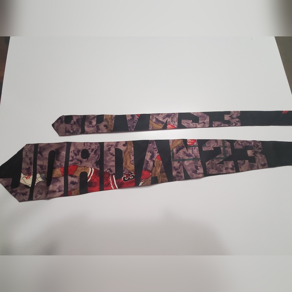 Vintage Bugatchi Uomo Michael Jordan Signature 100% Silk Men's Tie